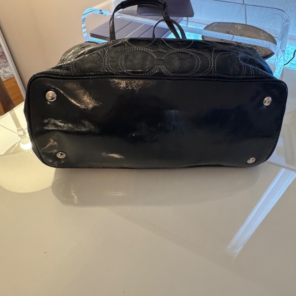 AUTHENTIC COACH BLACK PATENT LEATHER SIGNATURE C KISS LOCK BAG F19215 - Picture 3 of 5